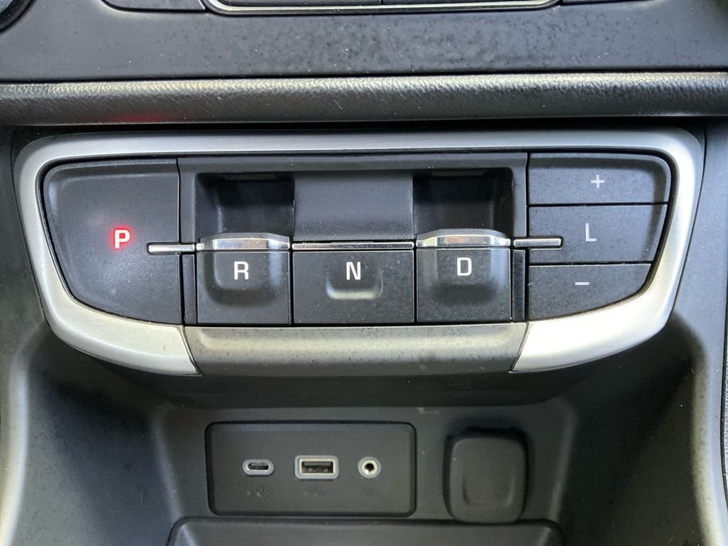 Used 2022 Black GMC SLE image 37