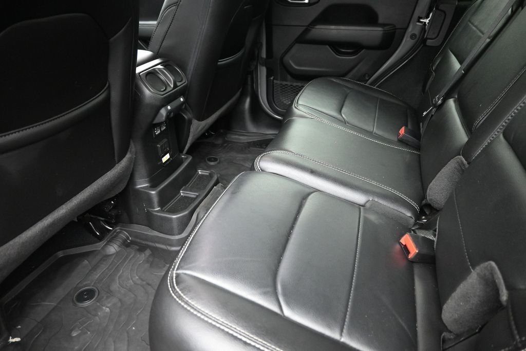 Used 2023 Gray Jeep Sahara image 13