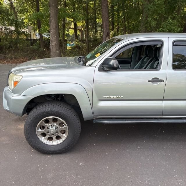 Used 2015 Silver Toyota Base image 3