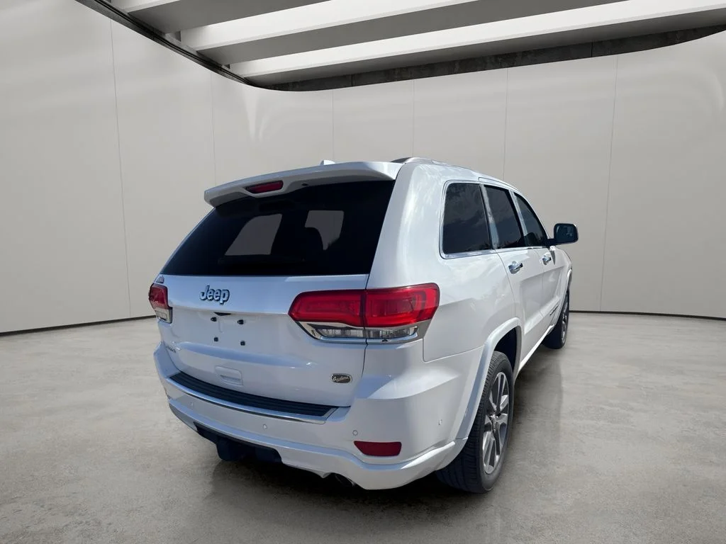 Used 2018 Ivory 3-Coat Jeep Overland image 6