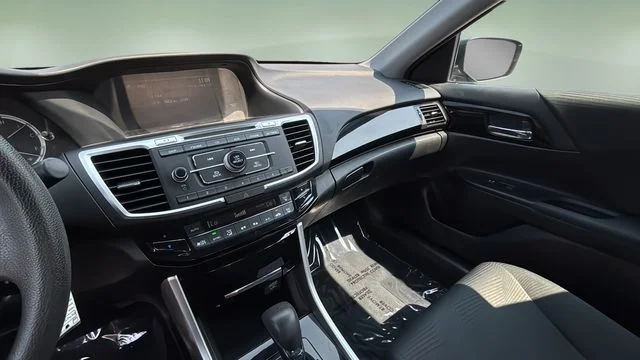 Used 2016  Honda LX image 24
