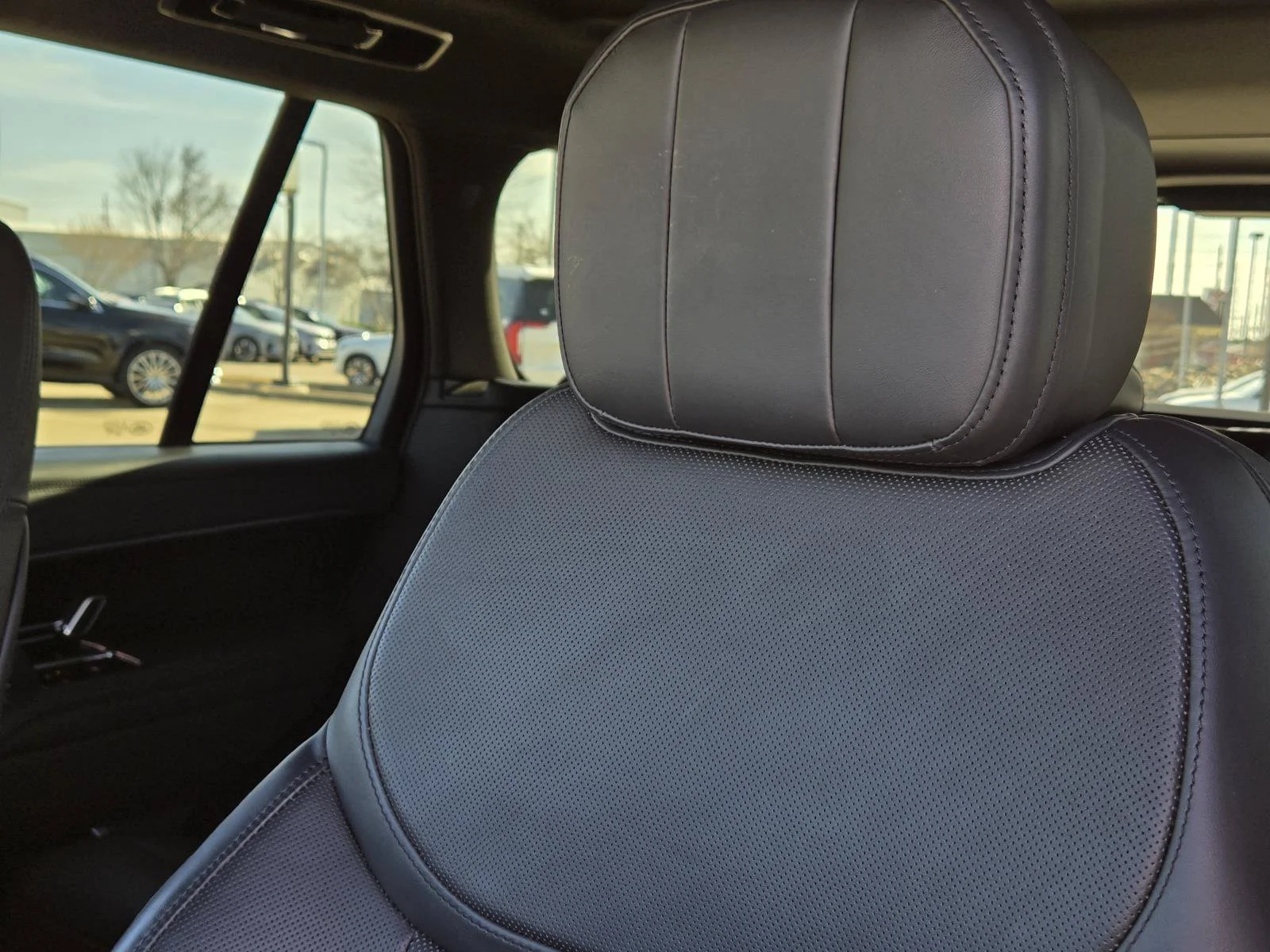 Certified Used 2023 Black Land Rover SE image 18