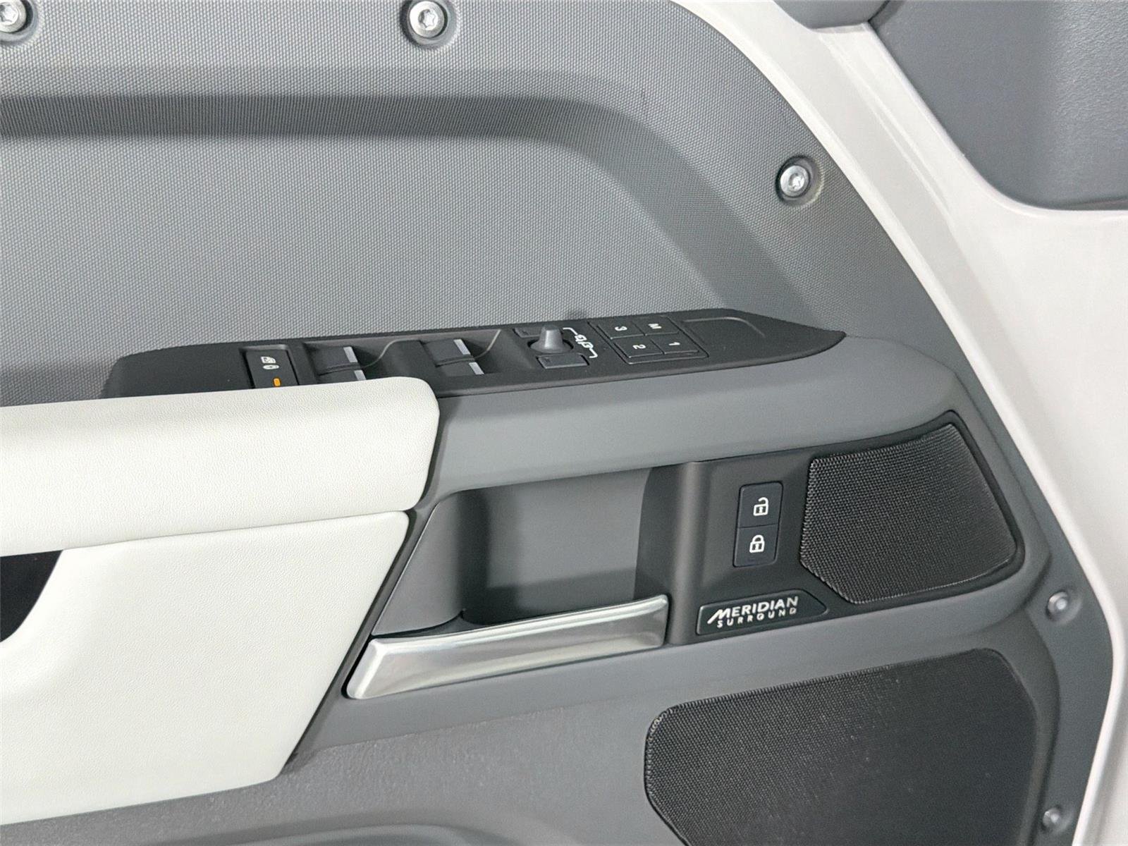 New 2026 Borasco Grey LAND ROVER X-Dynamic SE image 17