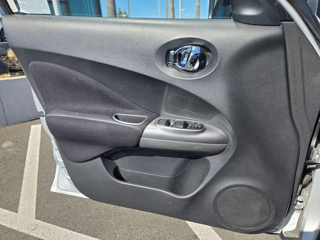 Used 2016 Silver Nissan S image 15