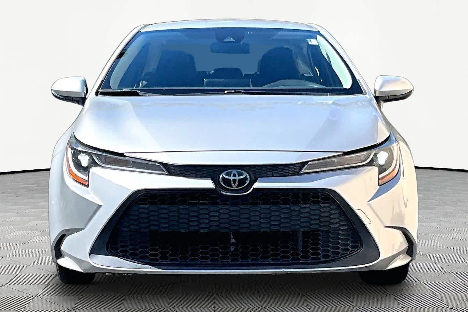 Used 2020 Classic Silver Metallic Toyota LE image 4