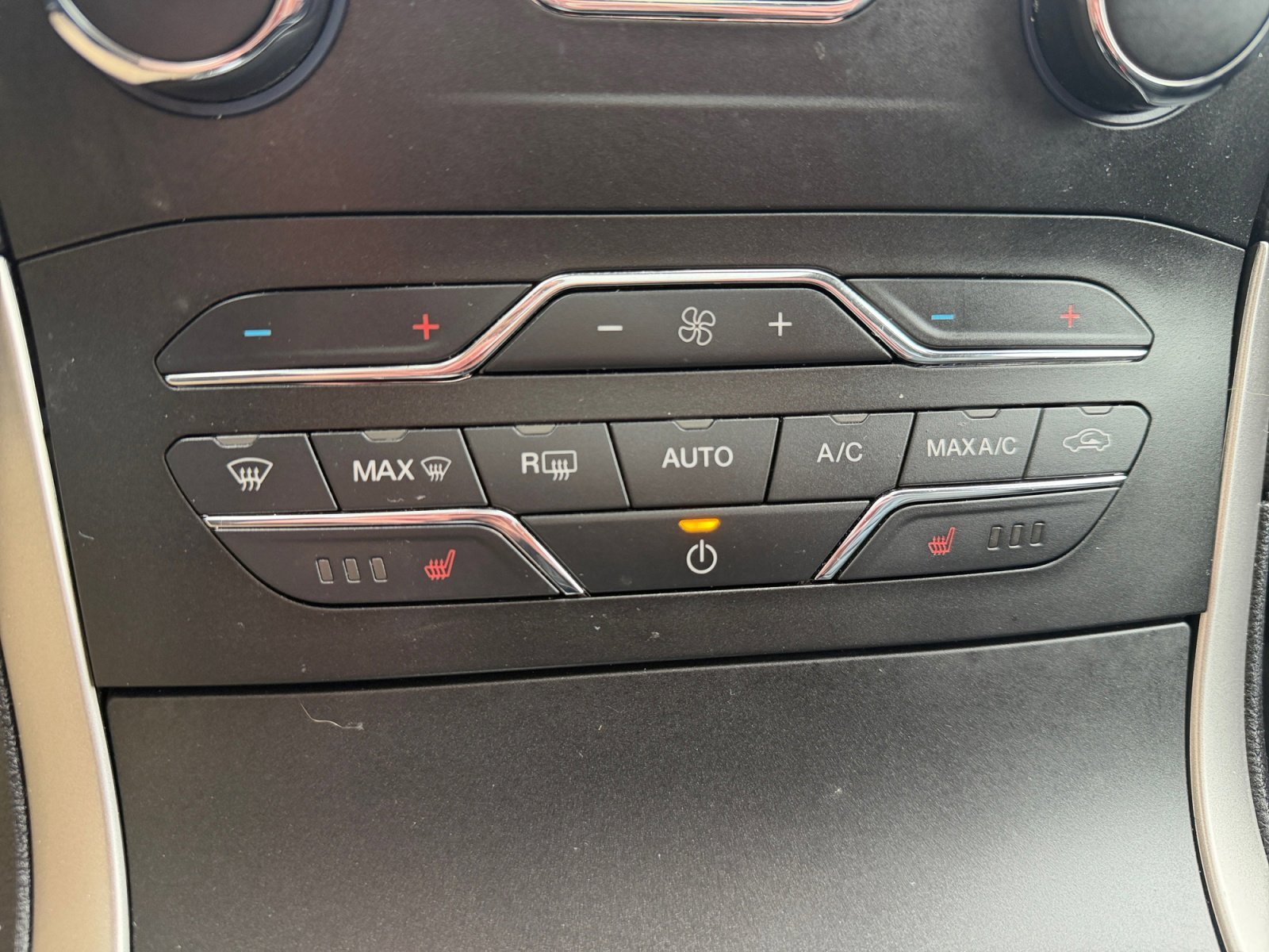 Used 2020 Black Ford SEL image 22