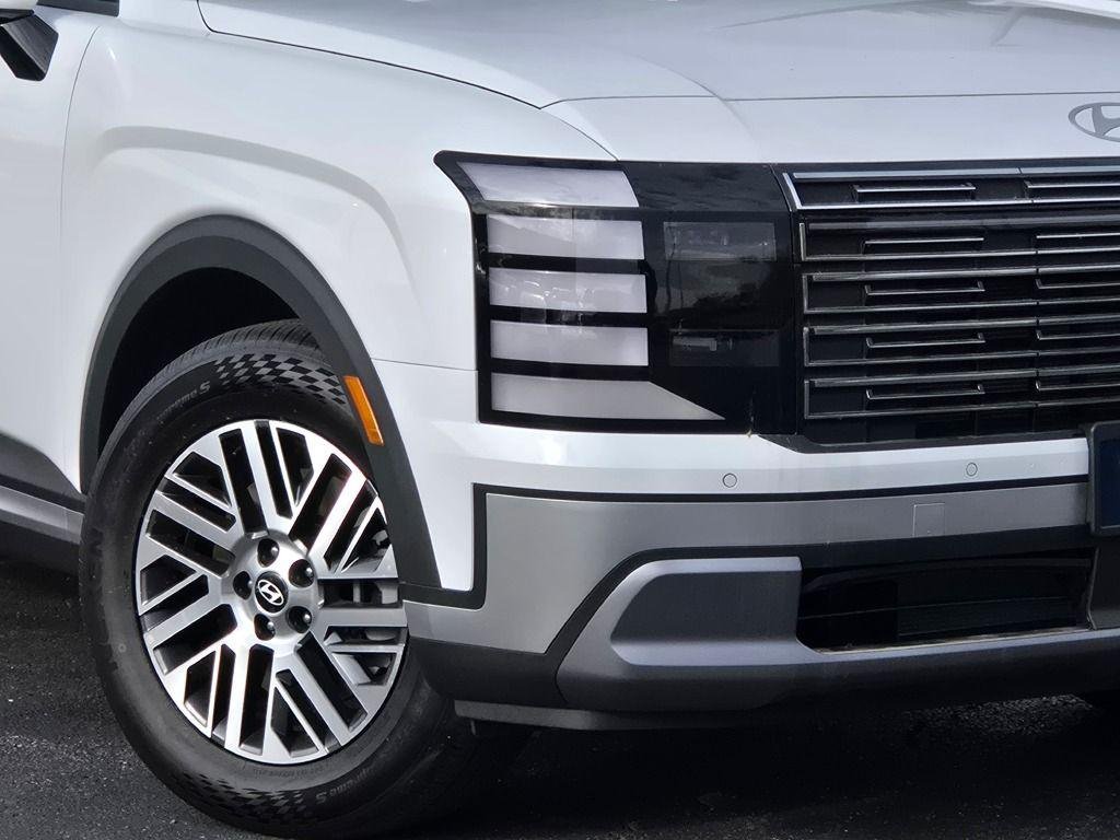 New 2026 White Hyundai SEL AWD image 3