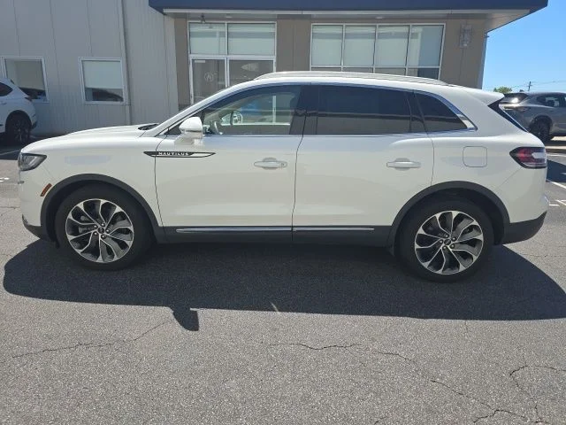 Used 2022 White Lincoln Reserve image 4