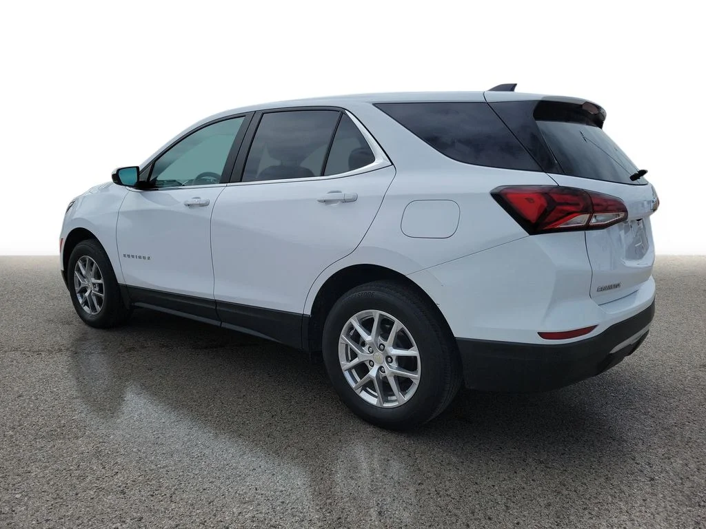 Used 2022 White Chevrolet LT image 3