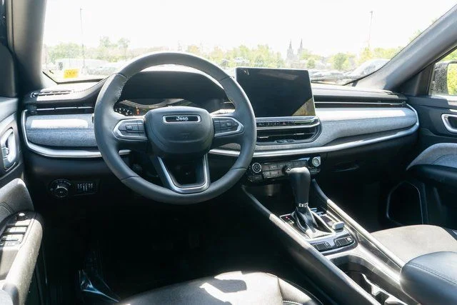 Used 2023 Black Jeep Latitude image 13