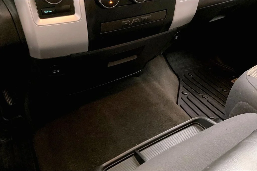 Used 2012 Gray Ram Big Horn image 37