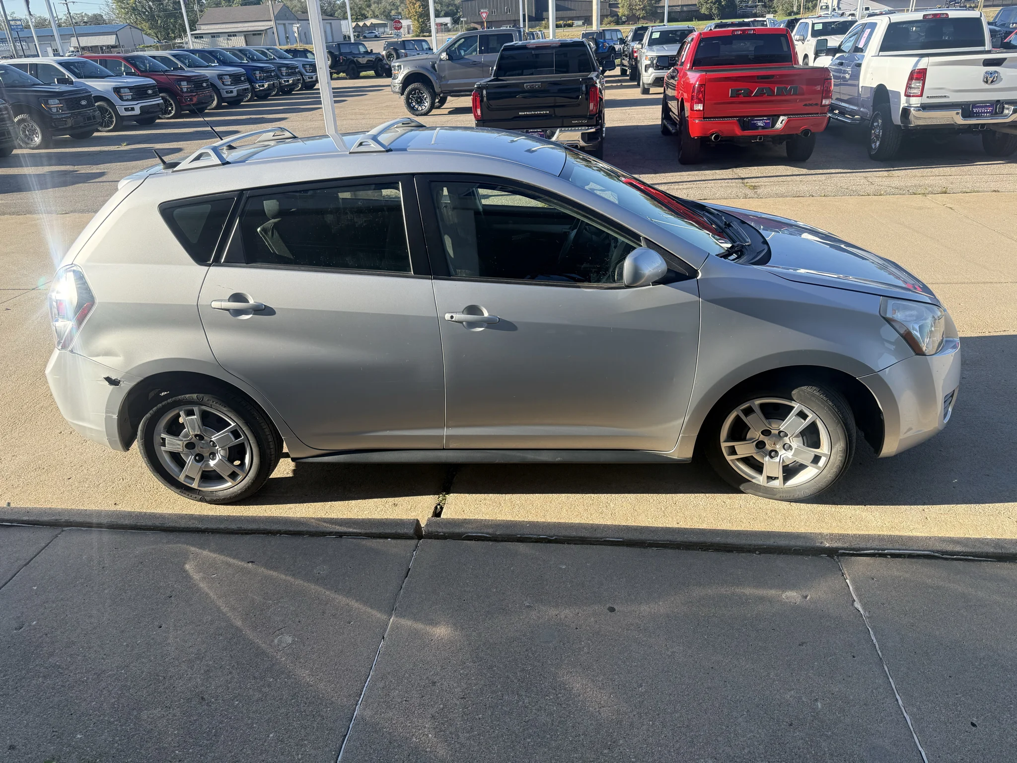 Used 2009  Pontiac Base image 4