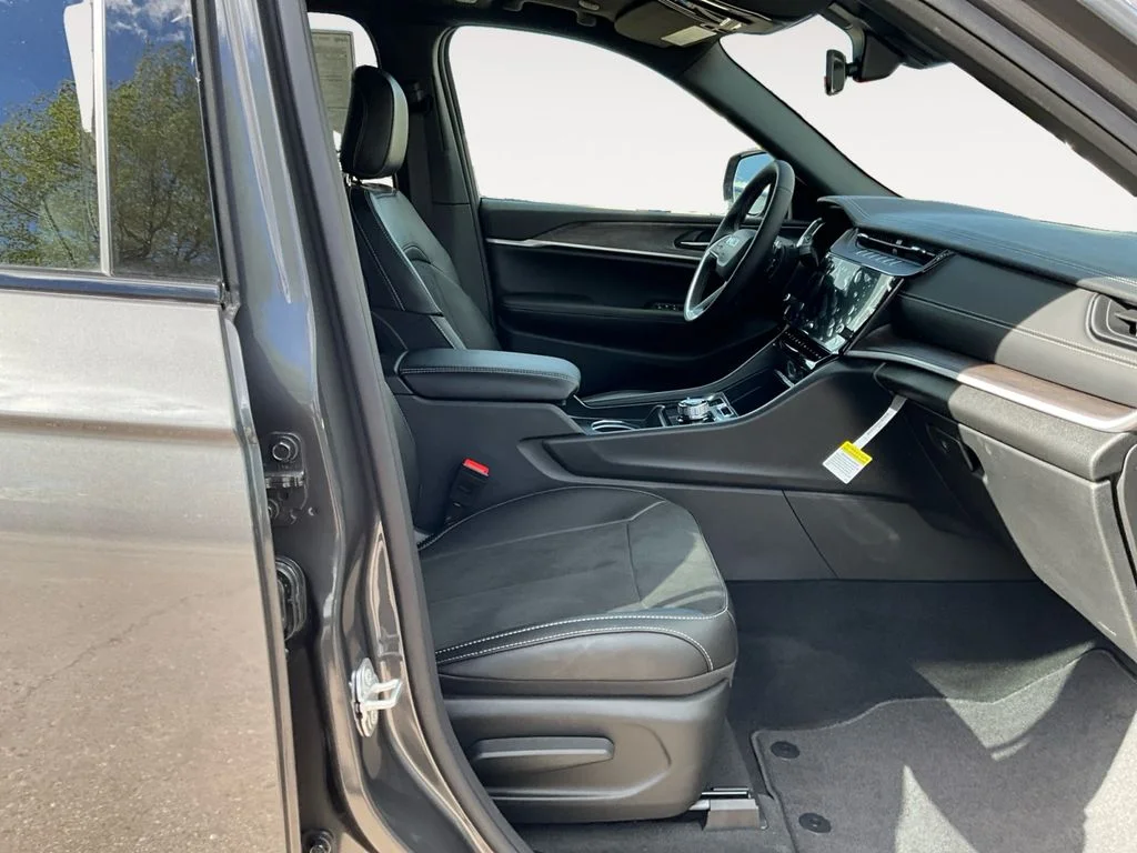 New 2026 Baltic Gray Metallic Clearcoat Jeep Laredo Altitude image 10