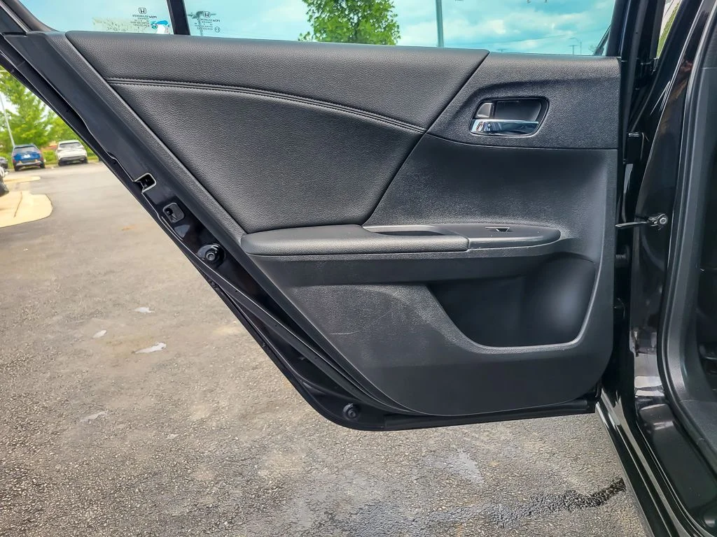 Used 2014 Black Honda Touring image 18