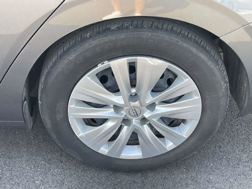 Used 2025 Gray Nissan S image 9