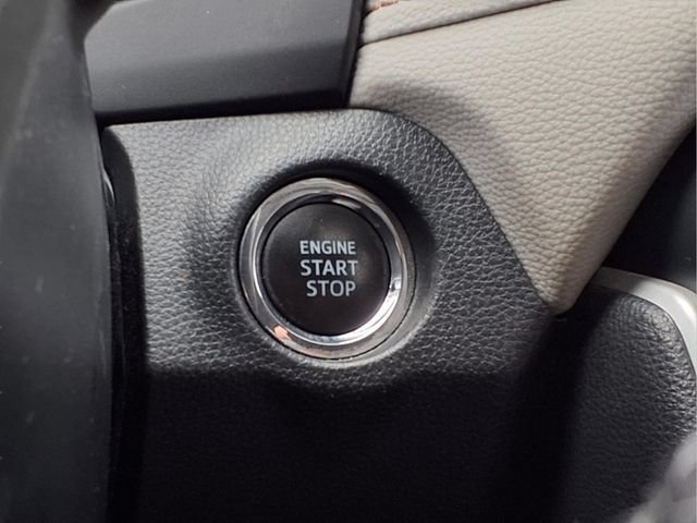 Used 2021  Toyota XLE Premium image 12