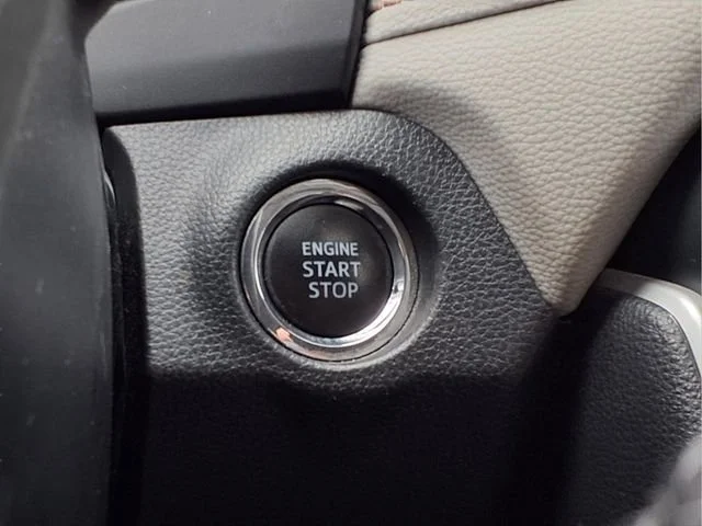 Used 2021  Toyota XLE Premium image 12