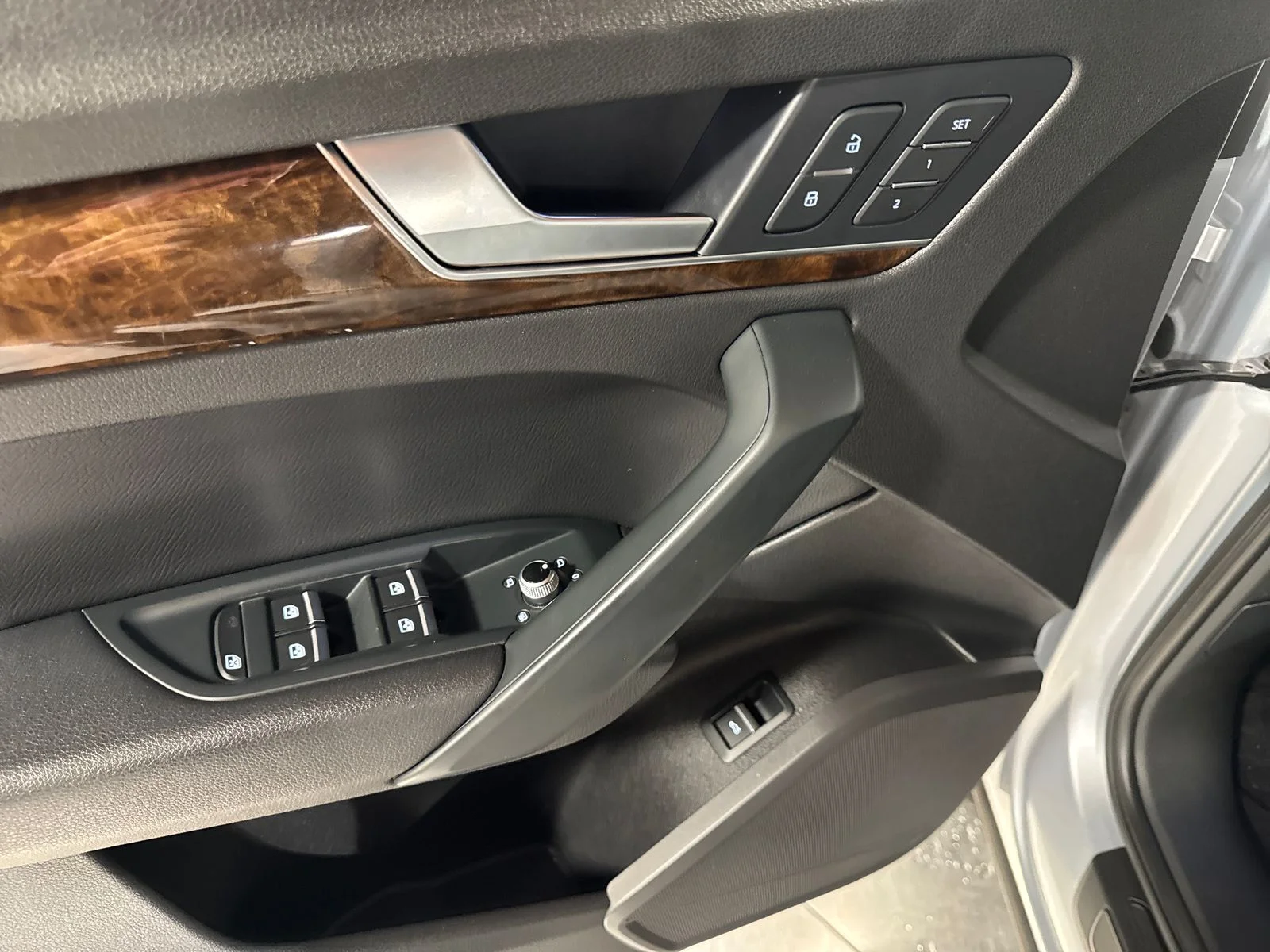 Used 2018 Florett Silver Metallic Audi 2.0T Premium quattro image 16