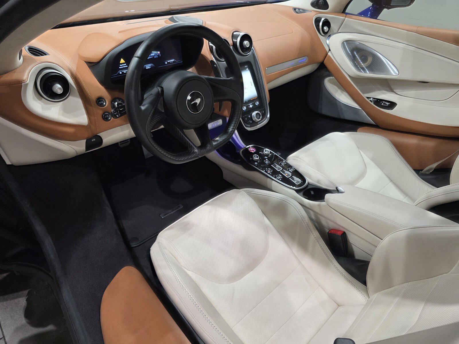 Used 2023 Aurora Blue McLaren  image 7