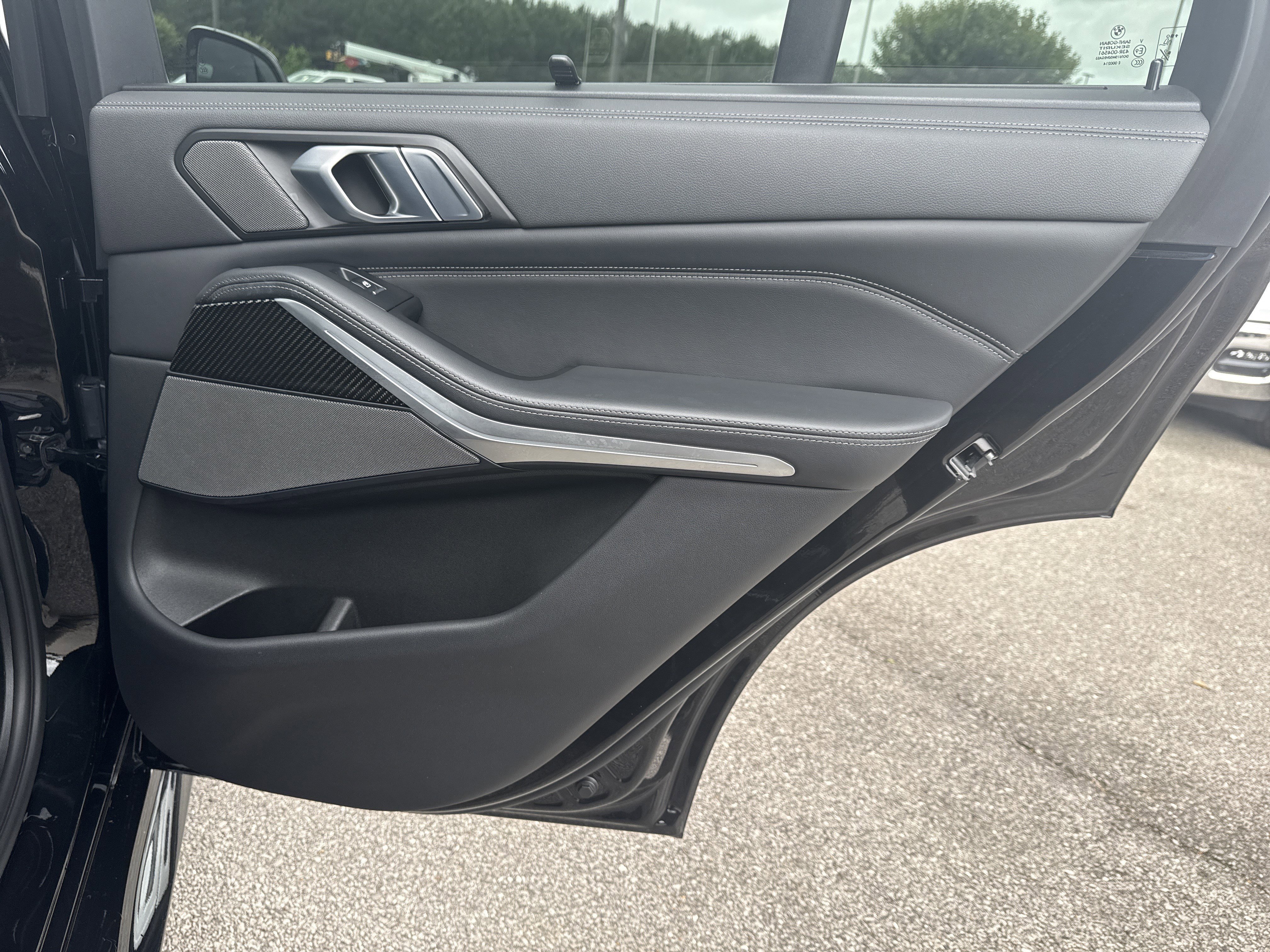 Used 2023 Black Sapphire Metallic BMW M50i image 18