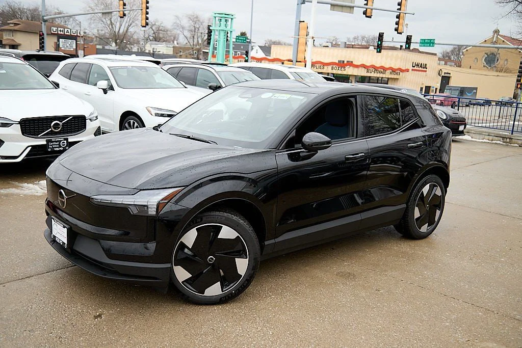 New 2026 Onyx Black Volvo Plus image 3
