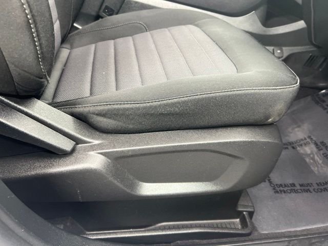 Used 2022 Oxford White Ford SE image 24