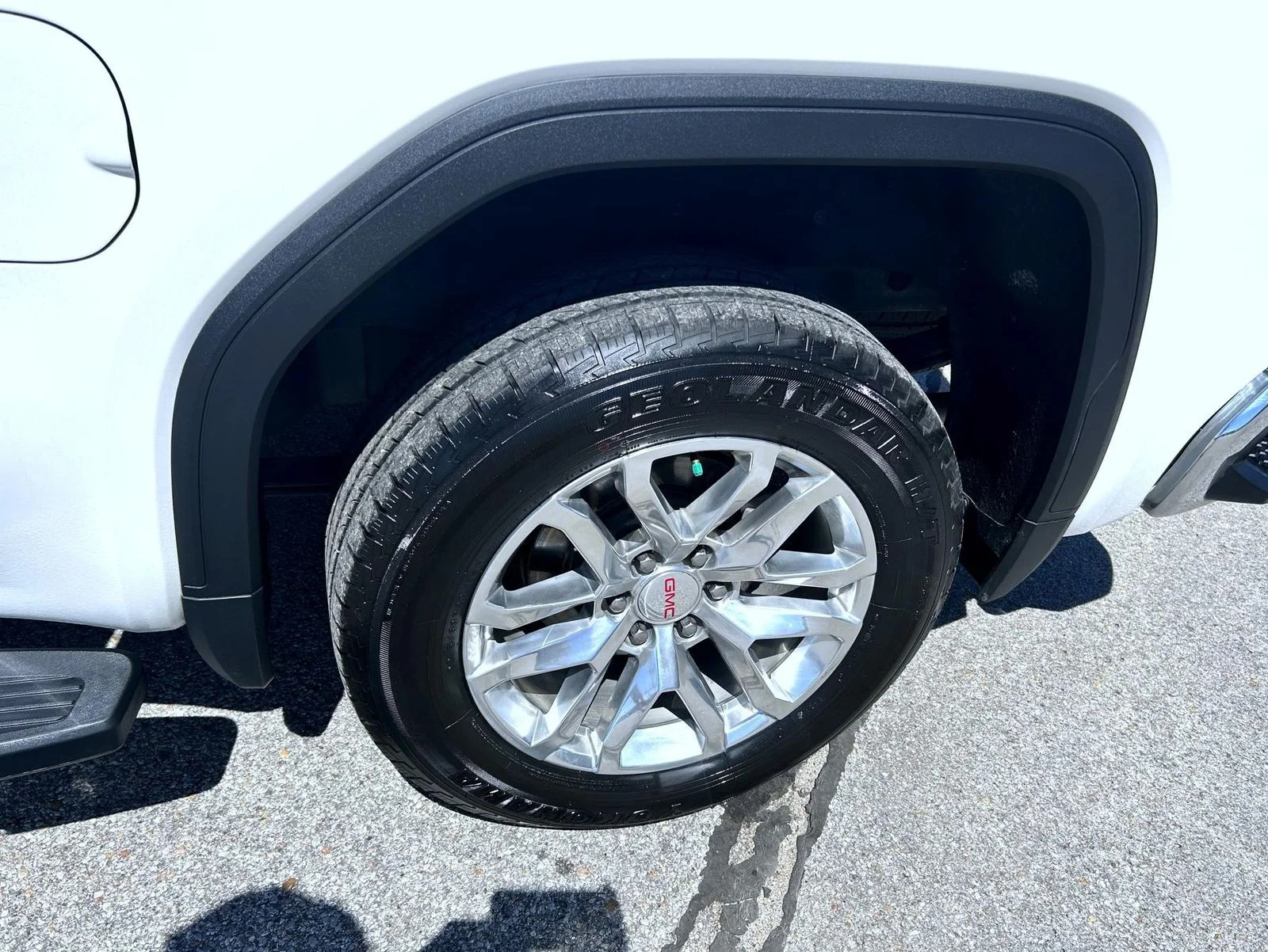 Certified Used 2022 White GMC SLT image 22