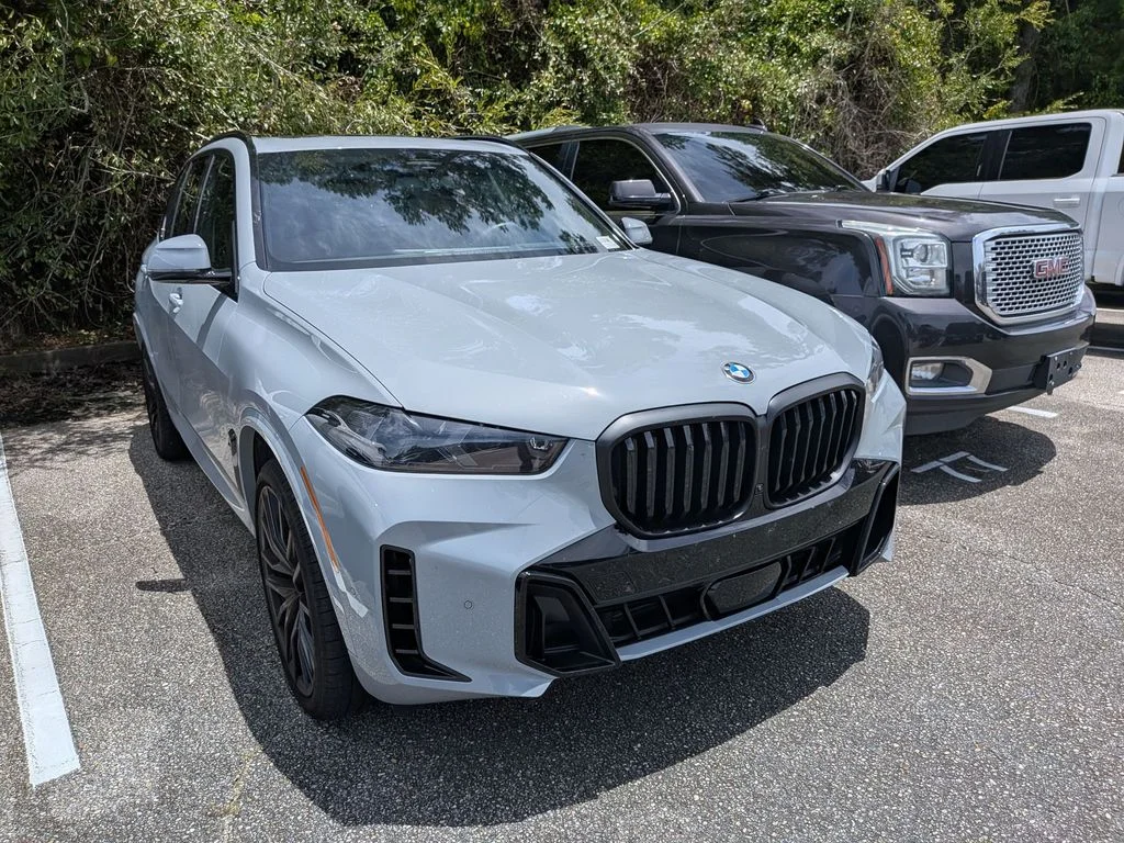 Used 2026 Gray BMW xDrive40i image 2