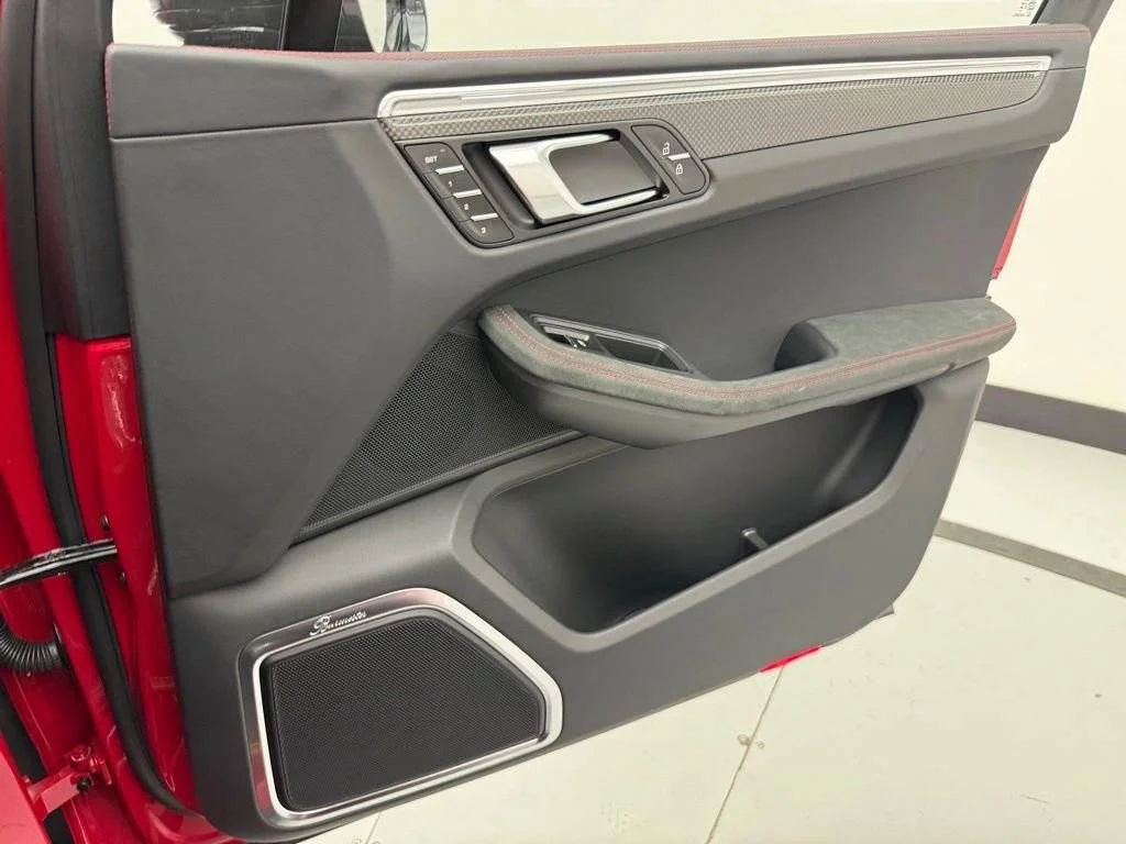 2026 Porsche Macan GTS - Photo 37