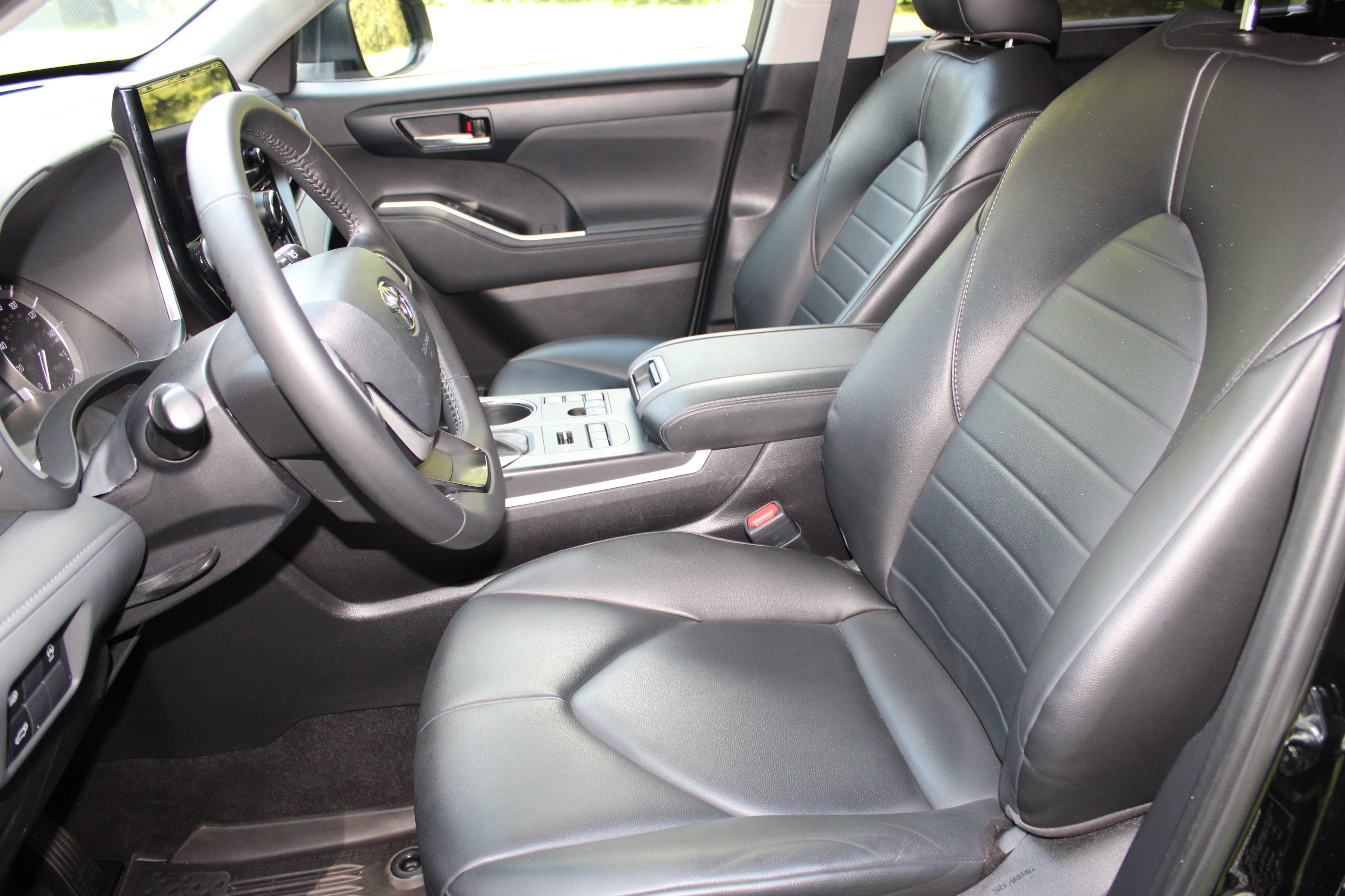 2023 Toyota Highlander XLE - Photo 18