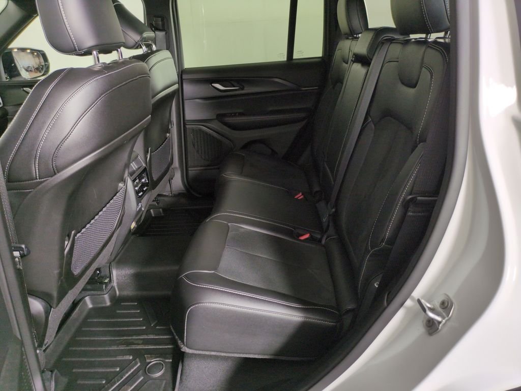 Used 2025  Jeep Altitude X image 27