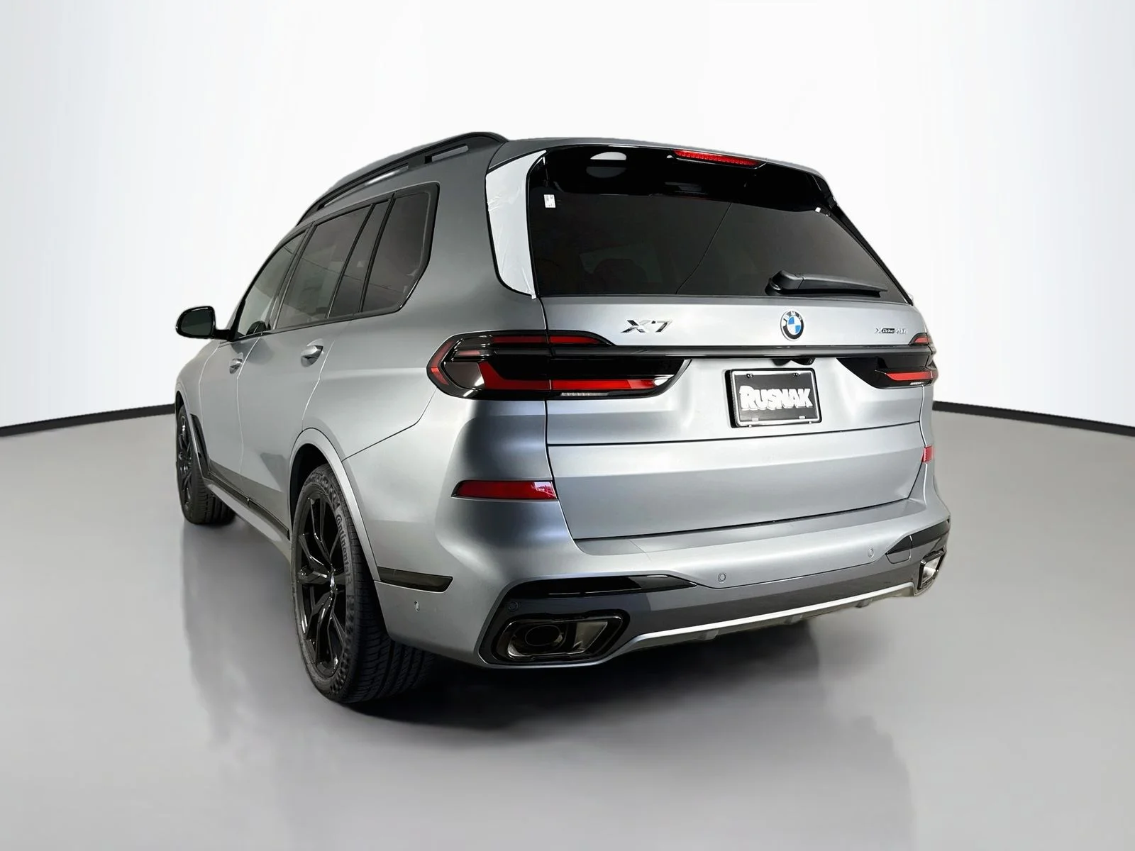 New 2027 Frozen Pure Grey Metallic BMW xDrive40i image 5