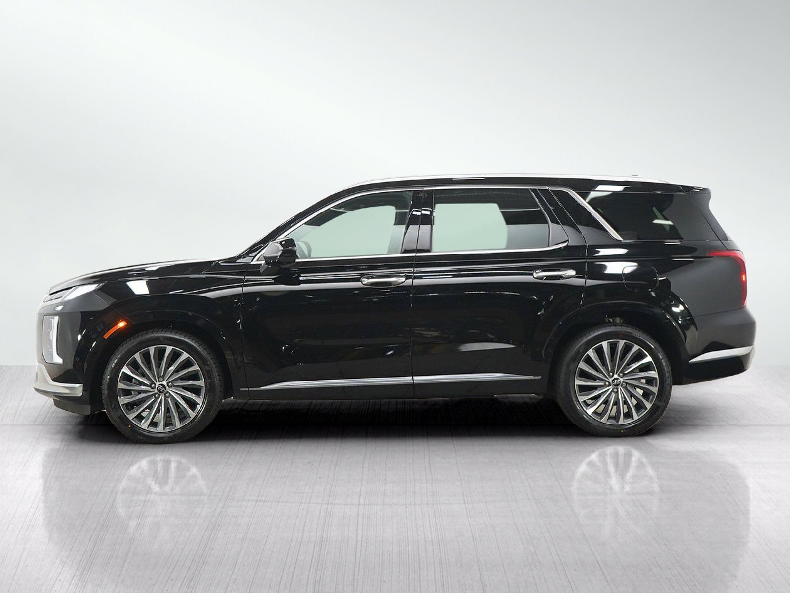 Used 2024 Hyundai Palisade Calligraphy with VIN KM8R7DGE8RU720742 for sale in Minneapolis, Minnesota
