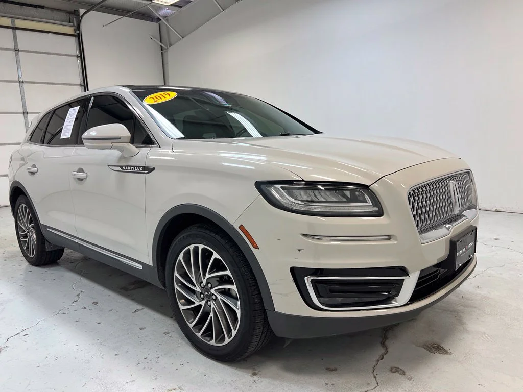 Used 2019 White Lincoln Reserve image 8