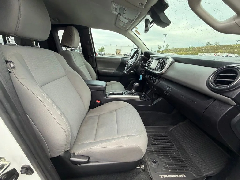 Used 2018 White Toyota SR5 image 38