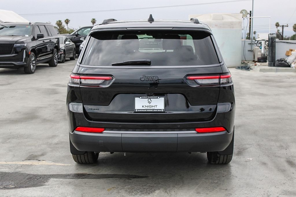 New 2026 Diamond Black Crystal Pearlcoat Jeep Limited image 8