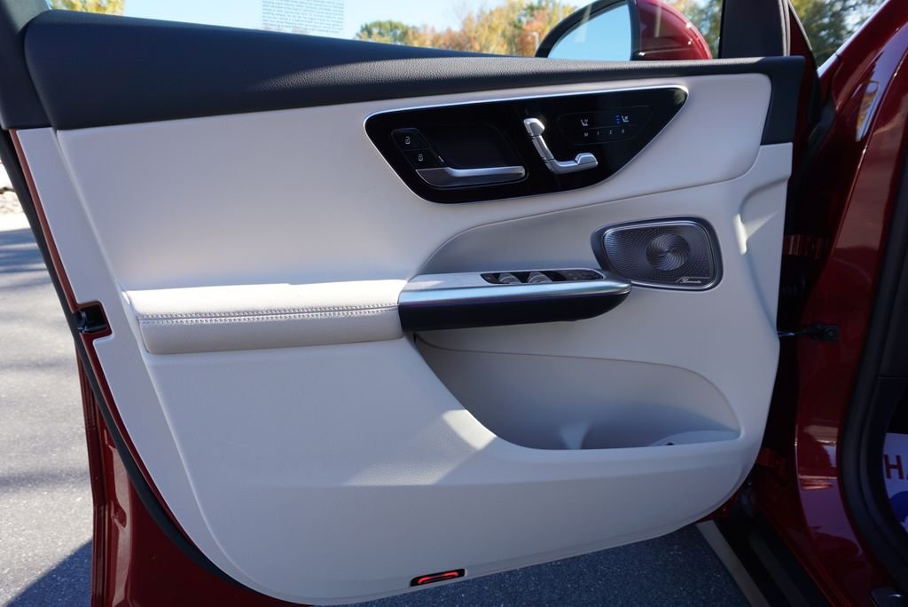 Used 2026 Patagonia Red Metallic Mercedes-Benz GLC 300 image 21