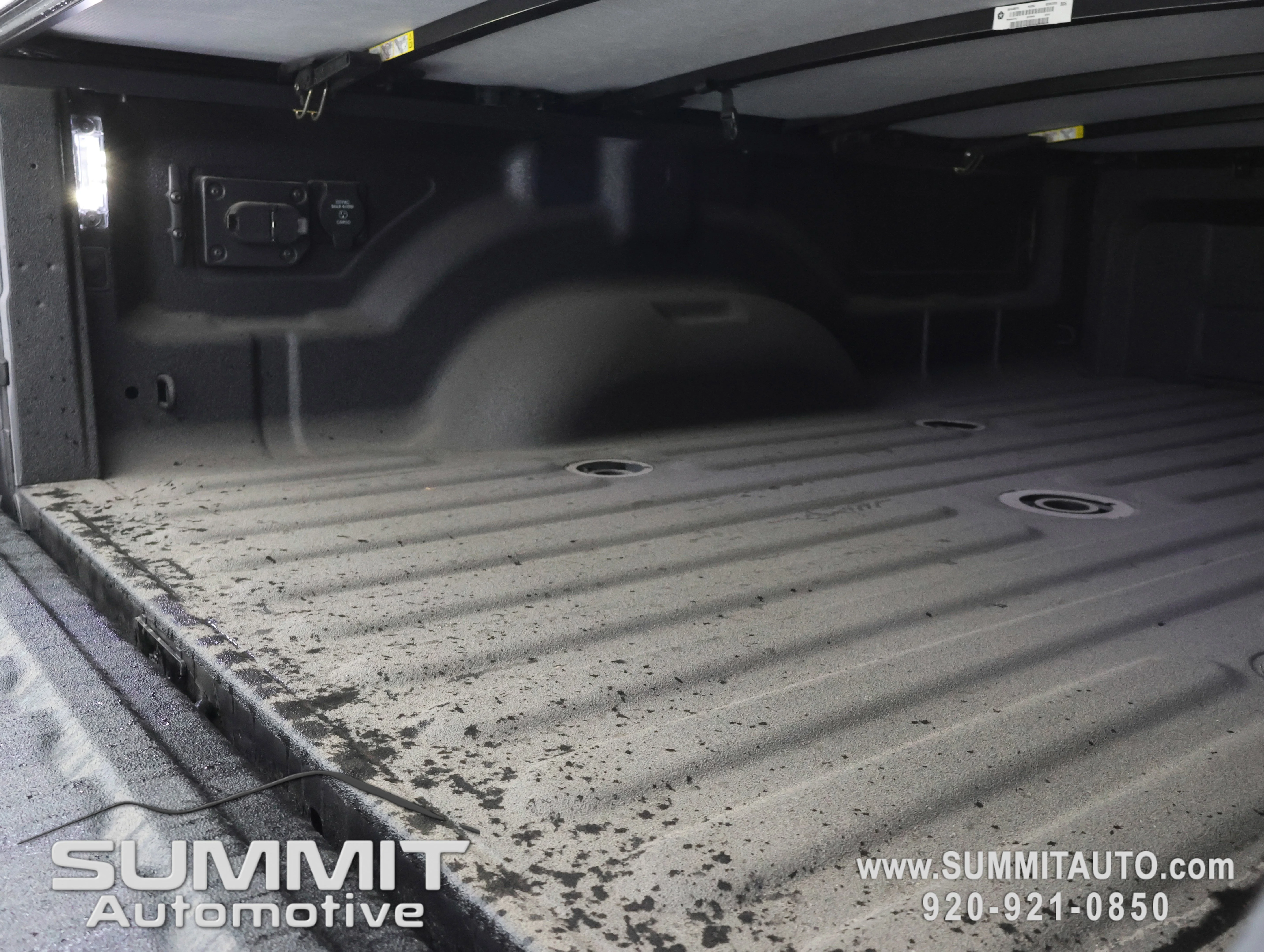 New 2026 Granite Crystal Metallic Clear-Coat Exterior Paint RAM Laramie image 5