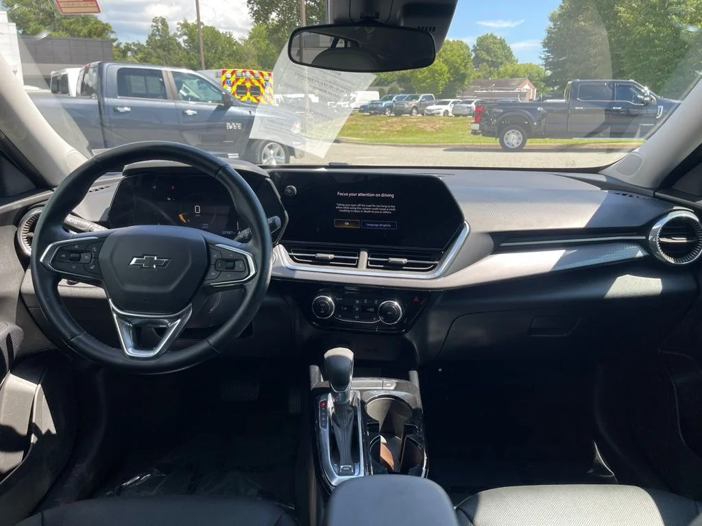 Used 2024 Summit White Chevrolet ACTIV image 10