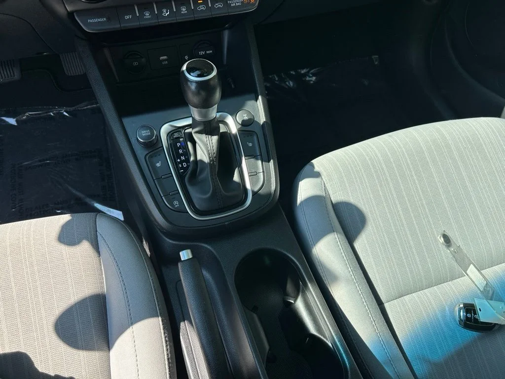 Used 2023 White Hyundai SEL image 20