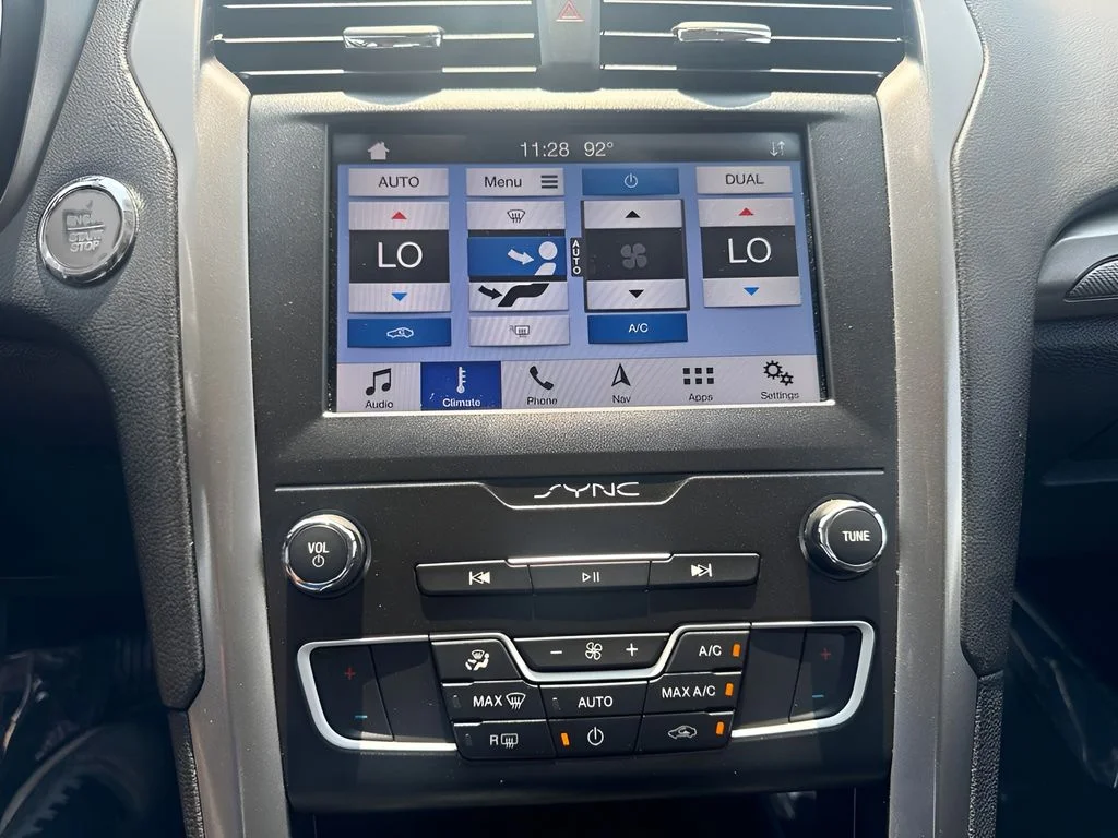 Used 2019 Blue Ford SE image 10