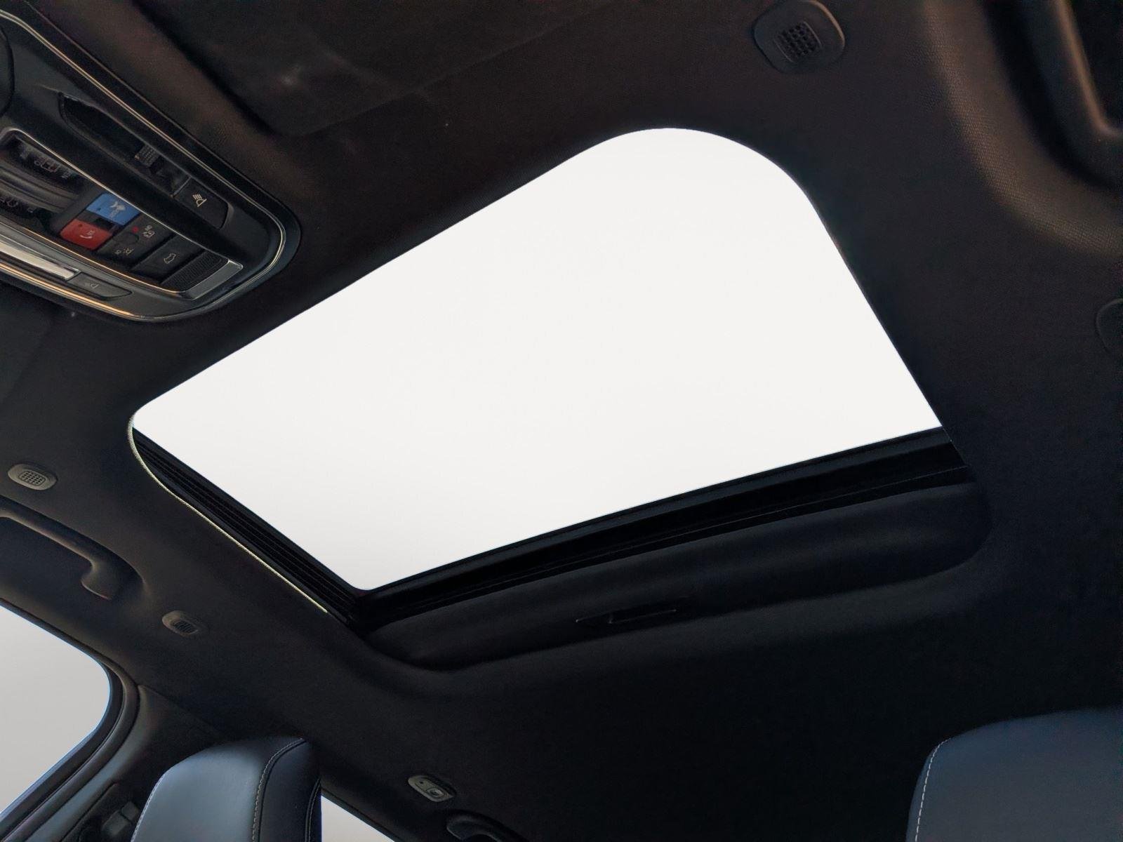 New 2026 Bright White Clear-Coat Exterior Paint Jeep Laredo Altitude image 30