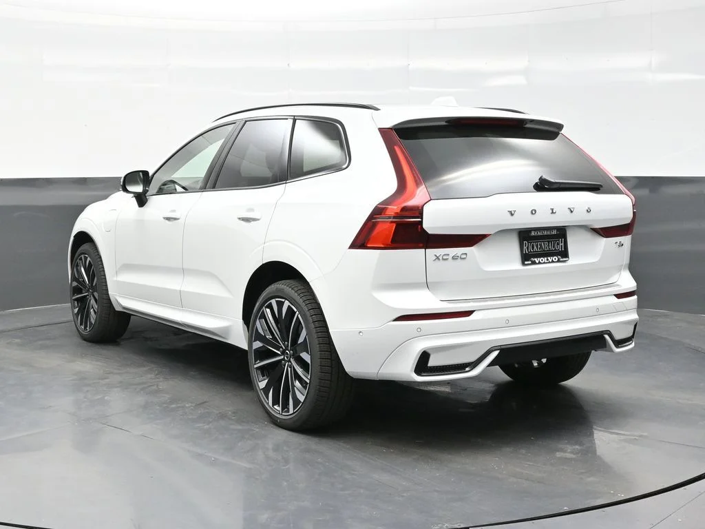 New 2026 Crystal White Volvo T8 Ultra image 5