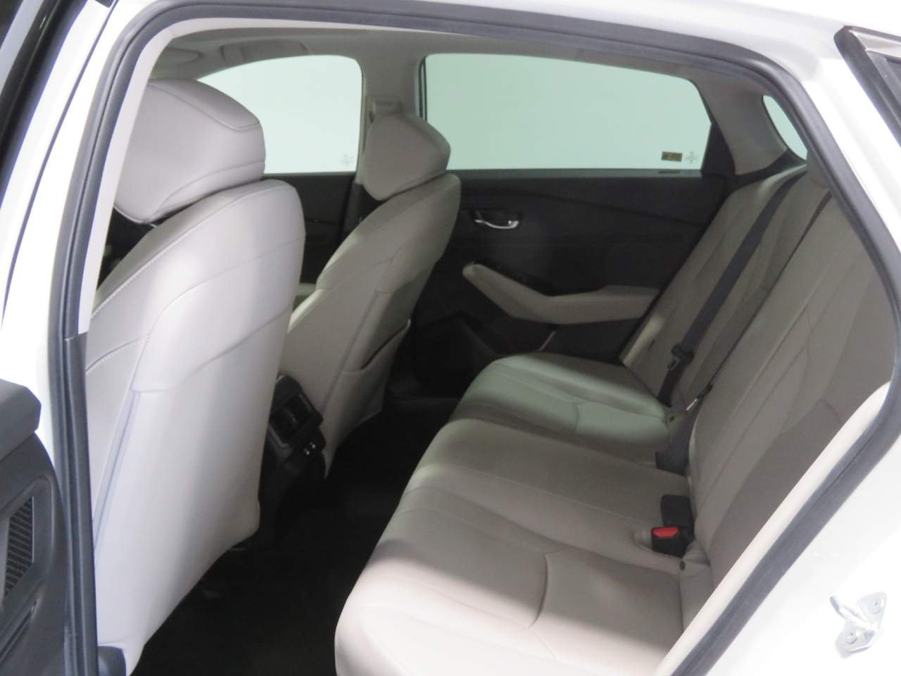 Used 2023 Platinum White Pearl Honda Touring image 13