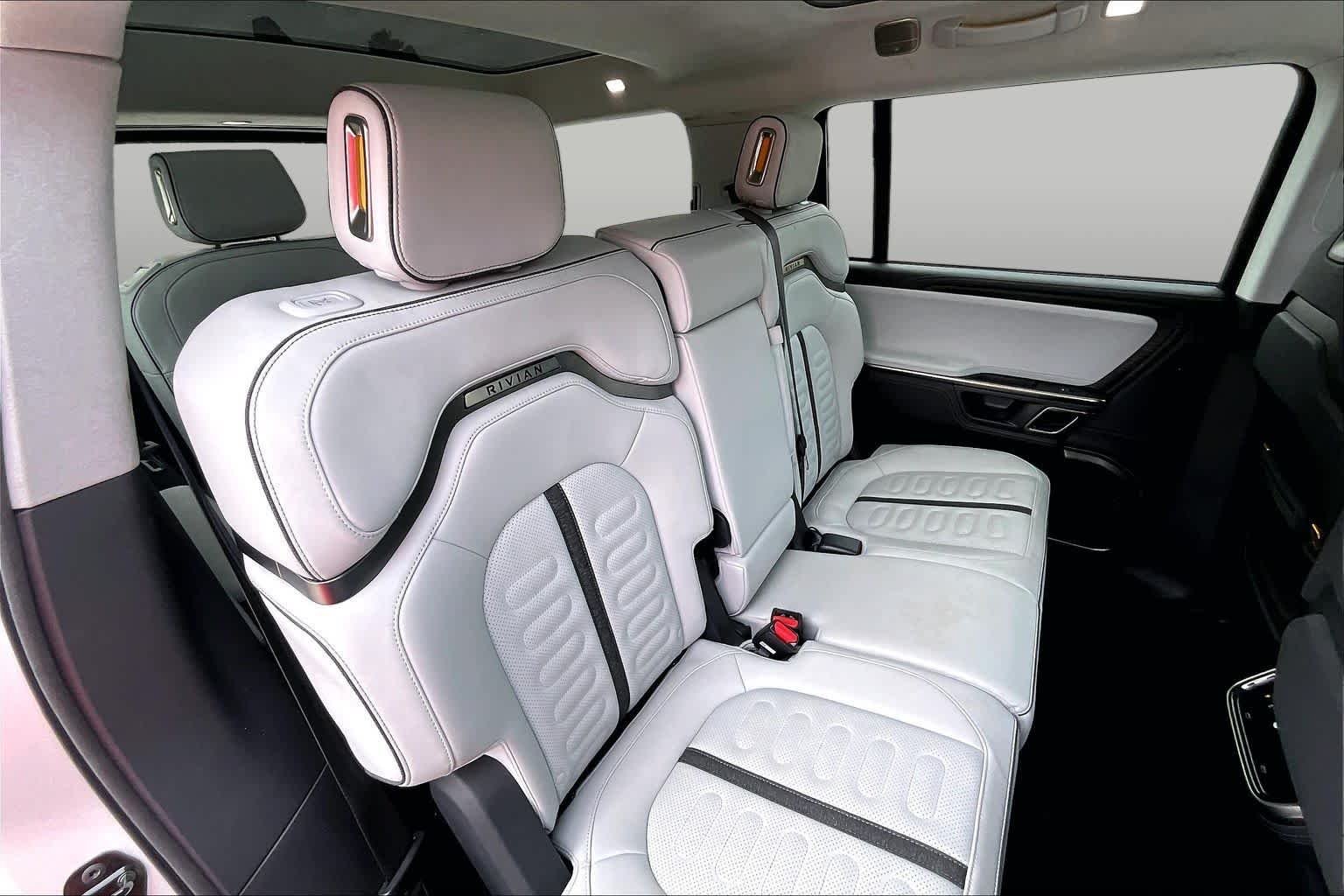 Used 2023 Glacier White Rivian Launch Edition image 20