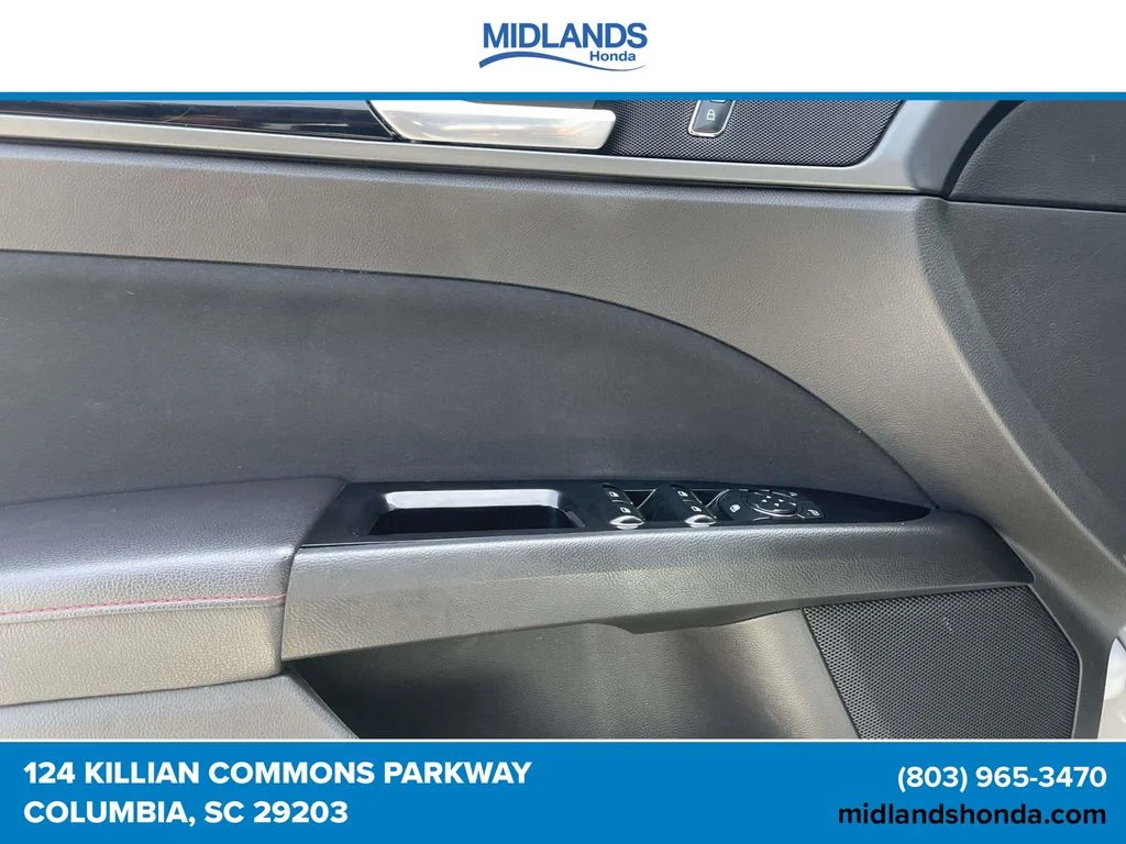 Used 2016 White Platinum Clearcoat Metallic Ford SE image 15