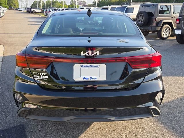 Used 2023 Black Kia LXS image 10