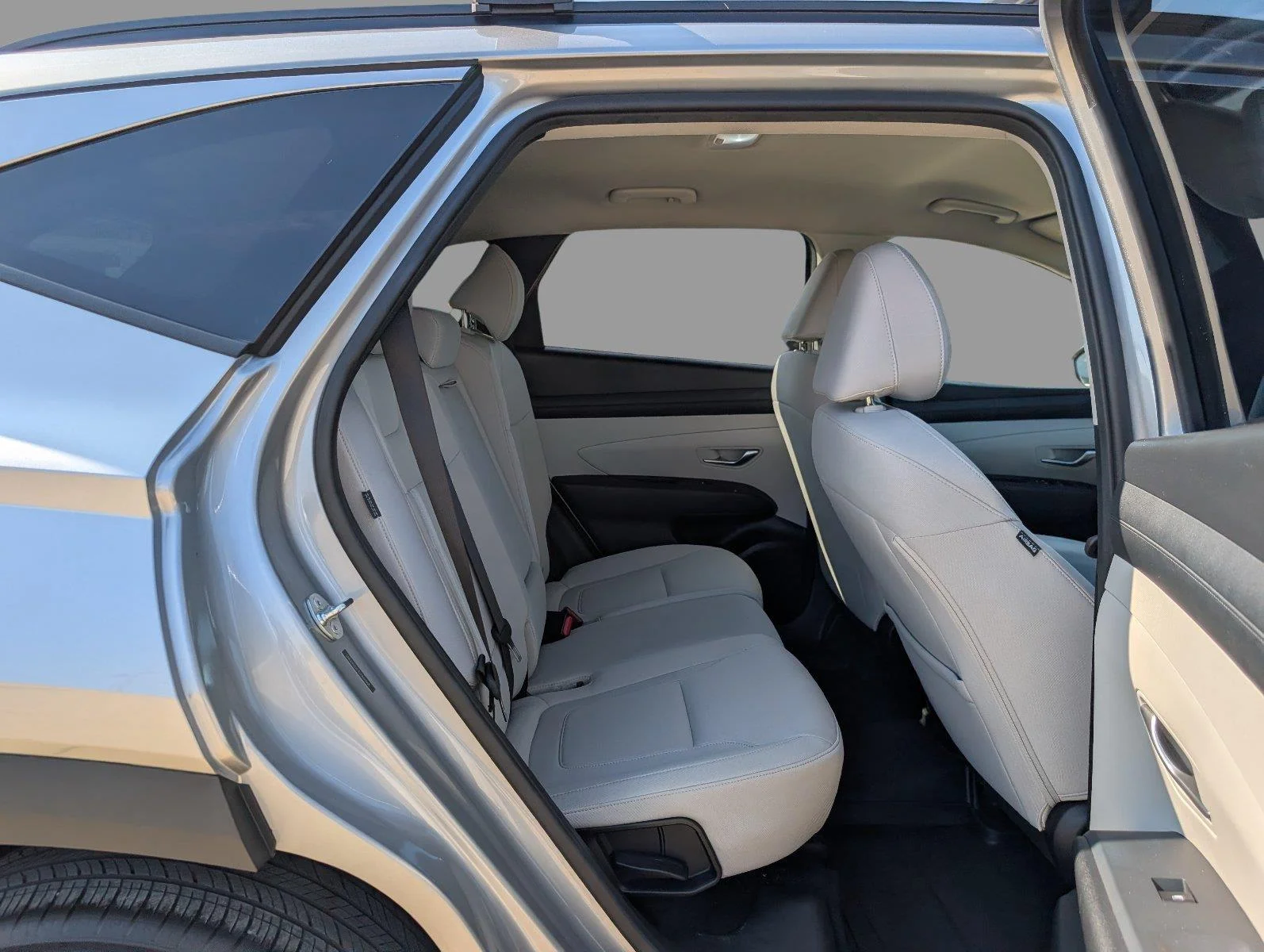 Used 2025 Shimmering Silver Hyundai SEL image 23
