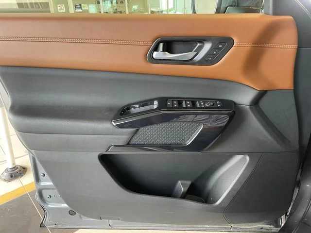 Used 2026 Gray Nissan Platinum image 10