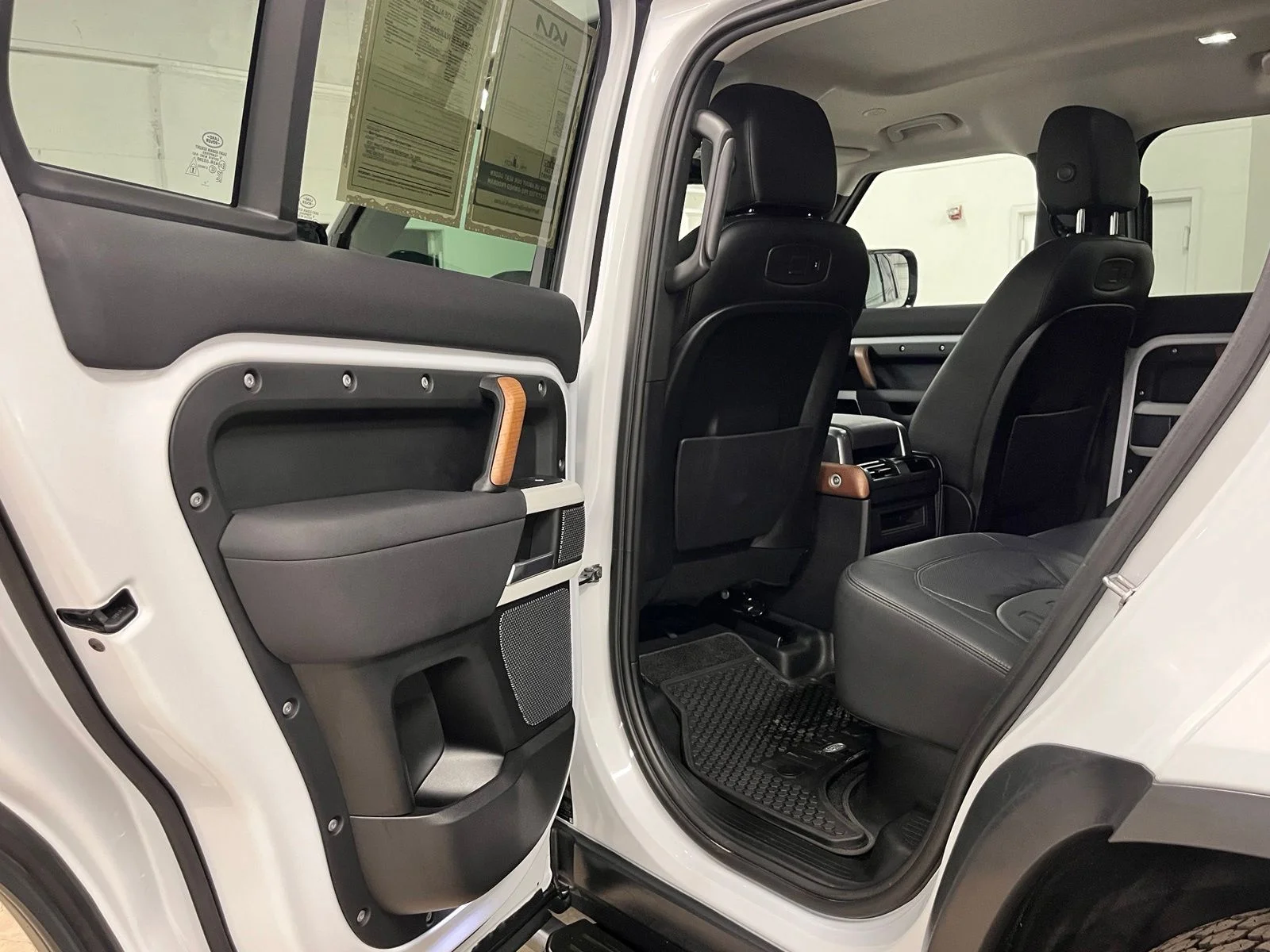 Used 2022  Land Rover S image 19